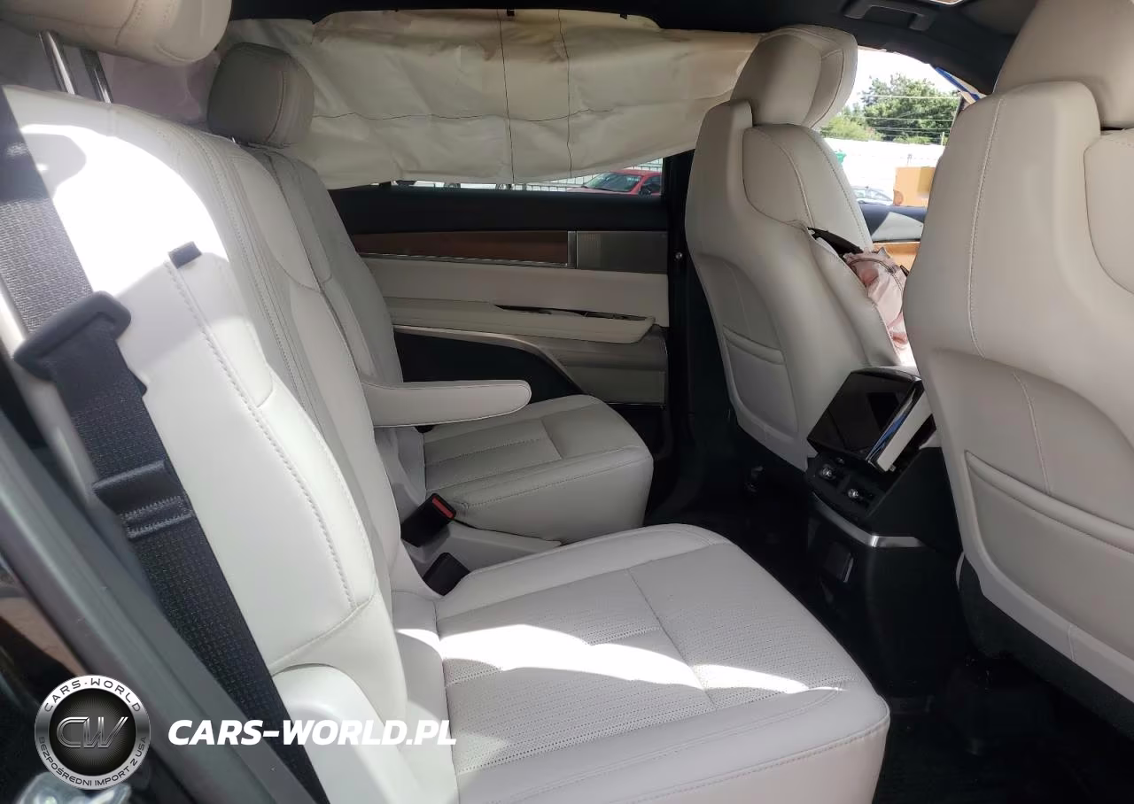 2026 Cadillac Vistiq Sport VIN:1GYC3NML3TZ700840 - 11