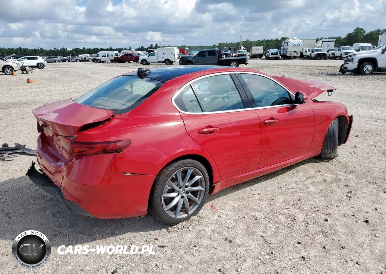 2017 Alfa Romeo Giulia VIN:ZARFAEBNXH7552059 - 3