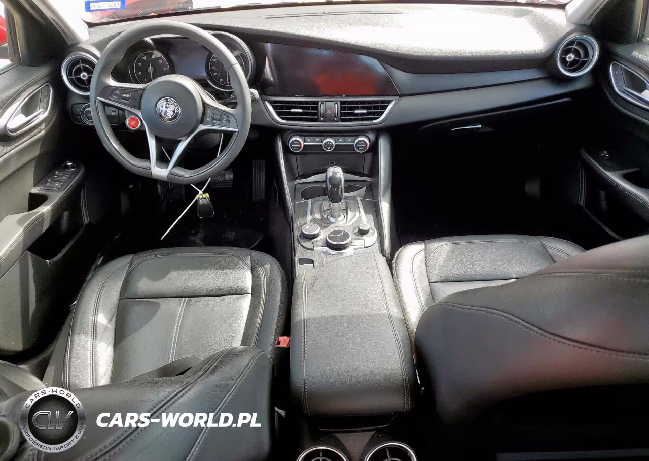 2017 Alfa Romeo Giulia VIN:ZARFAEBNXH7552059 - 8