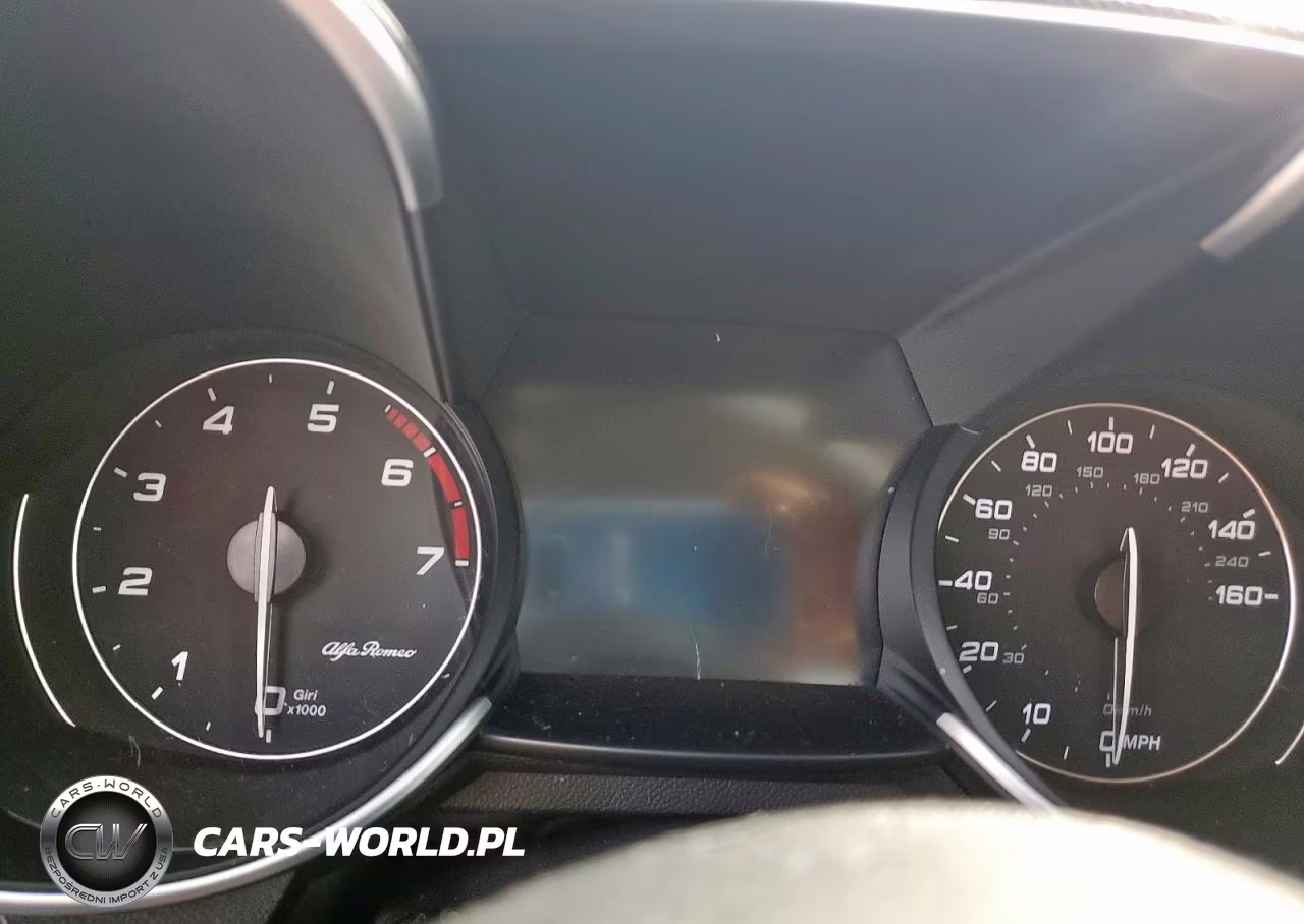 2017 Alfa Romeo Giulia VIN:ZARFAEBNXH7552059 - 9