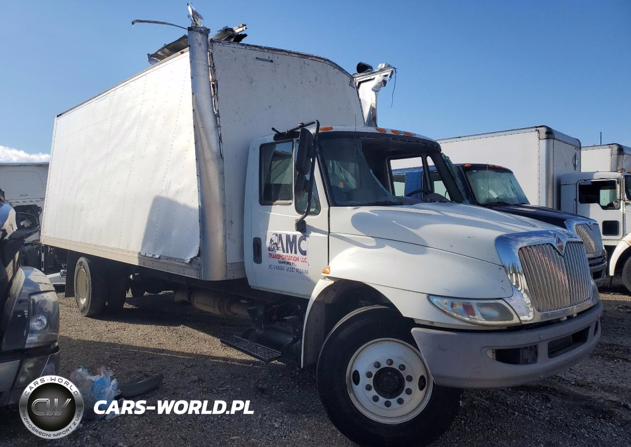 2016 International 4300 Box Truck