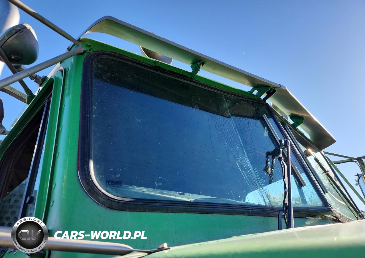 1999 Kenworth W900 Semi Truck VIN:1XKWD69X4XR821226 - 9