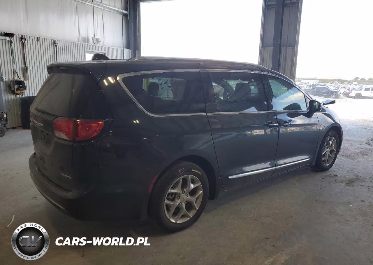 2018 Chrysler Pacifica Limited VIN:2C4RC1GG2JR251780 - 3
