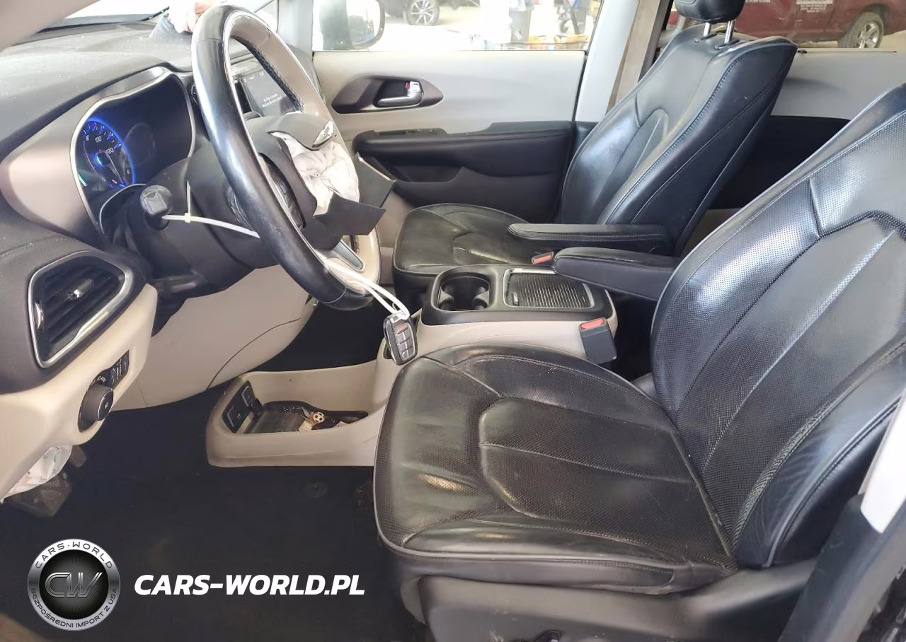 2018 Chrysler Pacifica Limited VIN:2C4RC1GG2JR251780 - 7