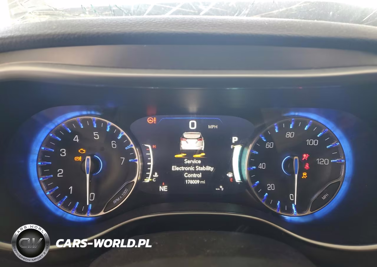 2018 Chrysler Pacifica Limited VIN:2C4RC1GG2JR251780 - 9