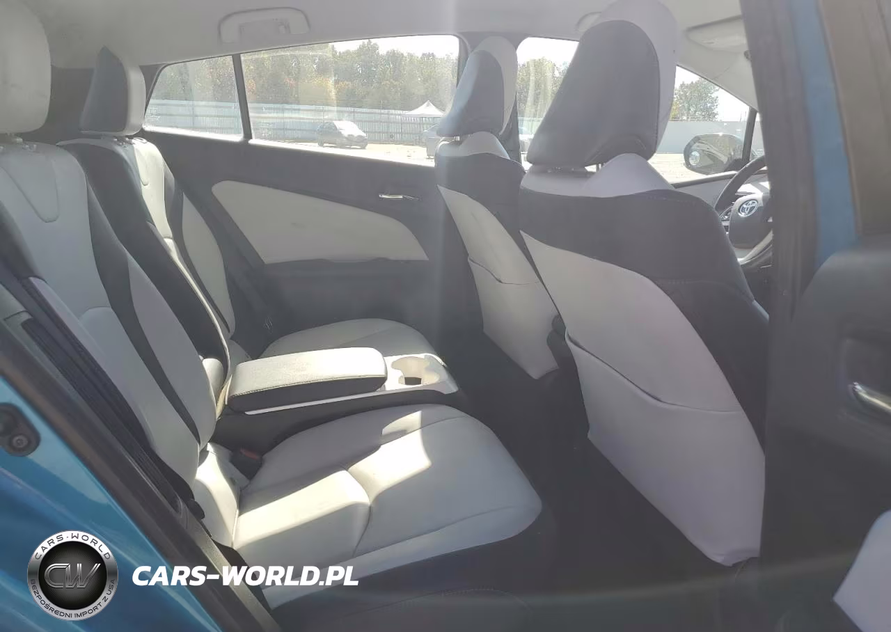 2018 Toyota Prius Prime VIN:JTDKARFP4J3076139 - 11