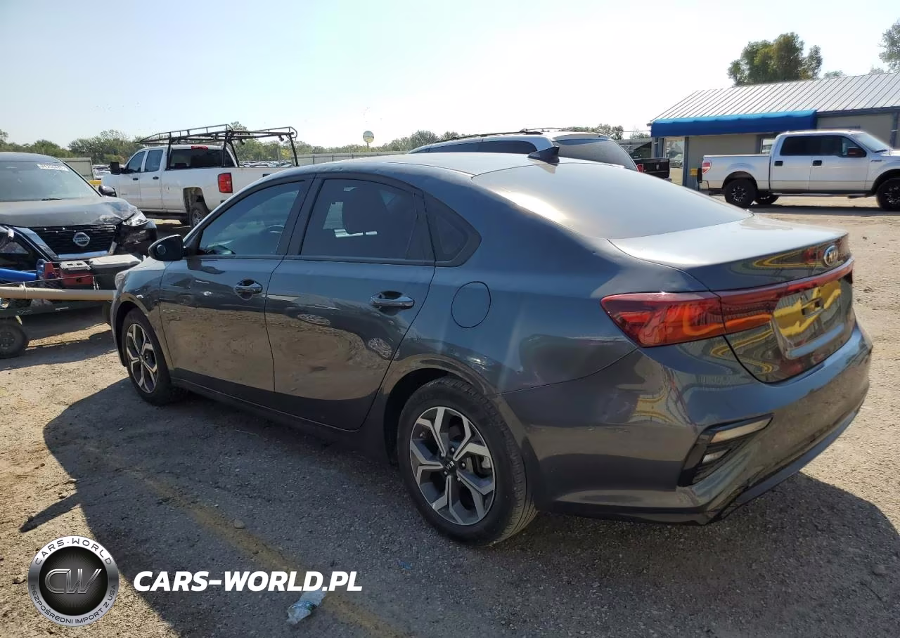KIA FORTE FE VIN:3KPF24AD6ME377992 - 2