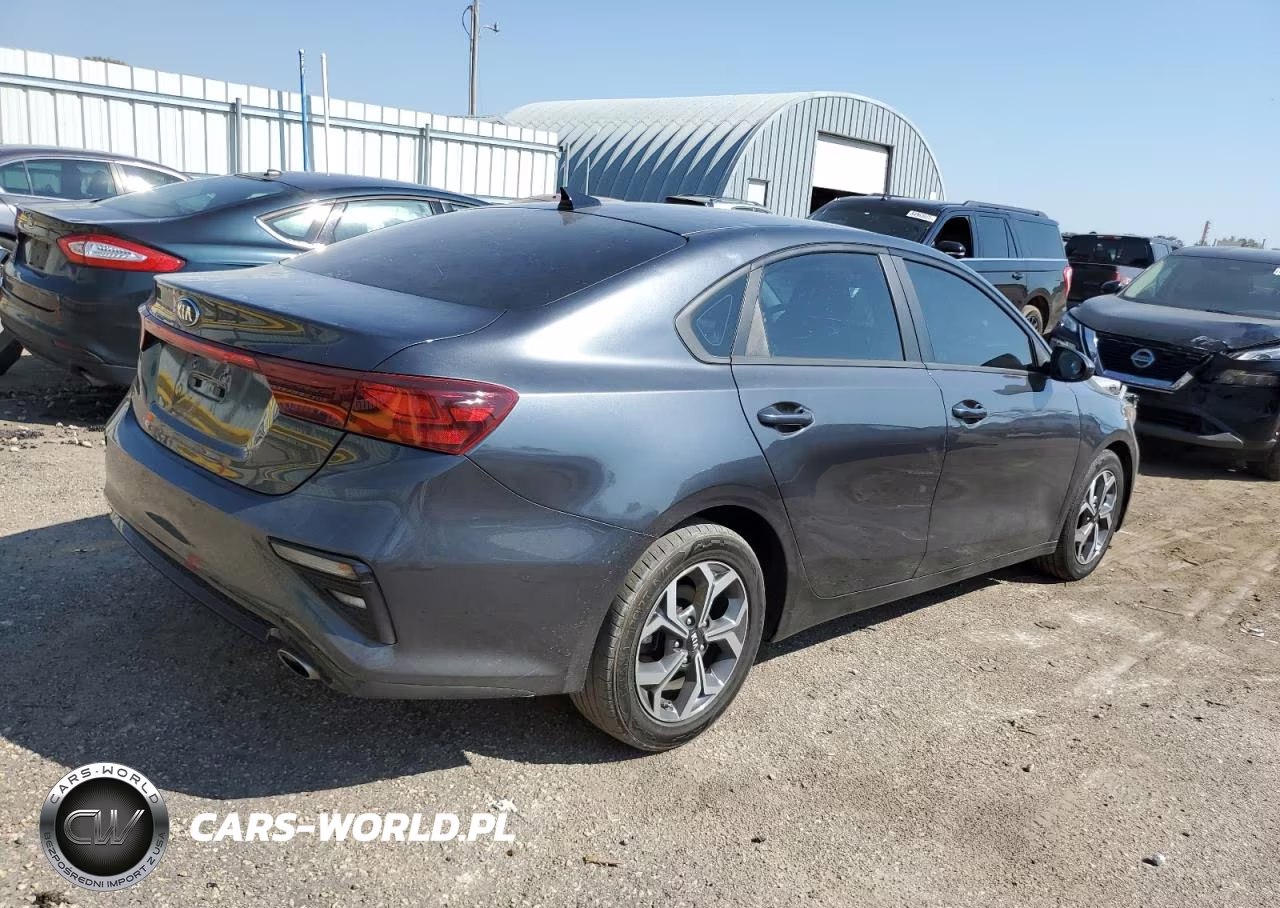 KIA FORTE FE VIN:3KPF24AD6ME377992 - 3