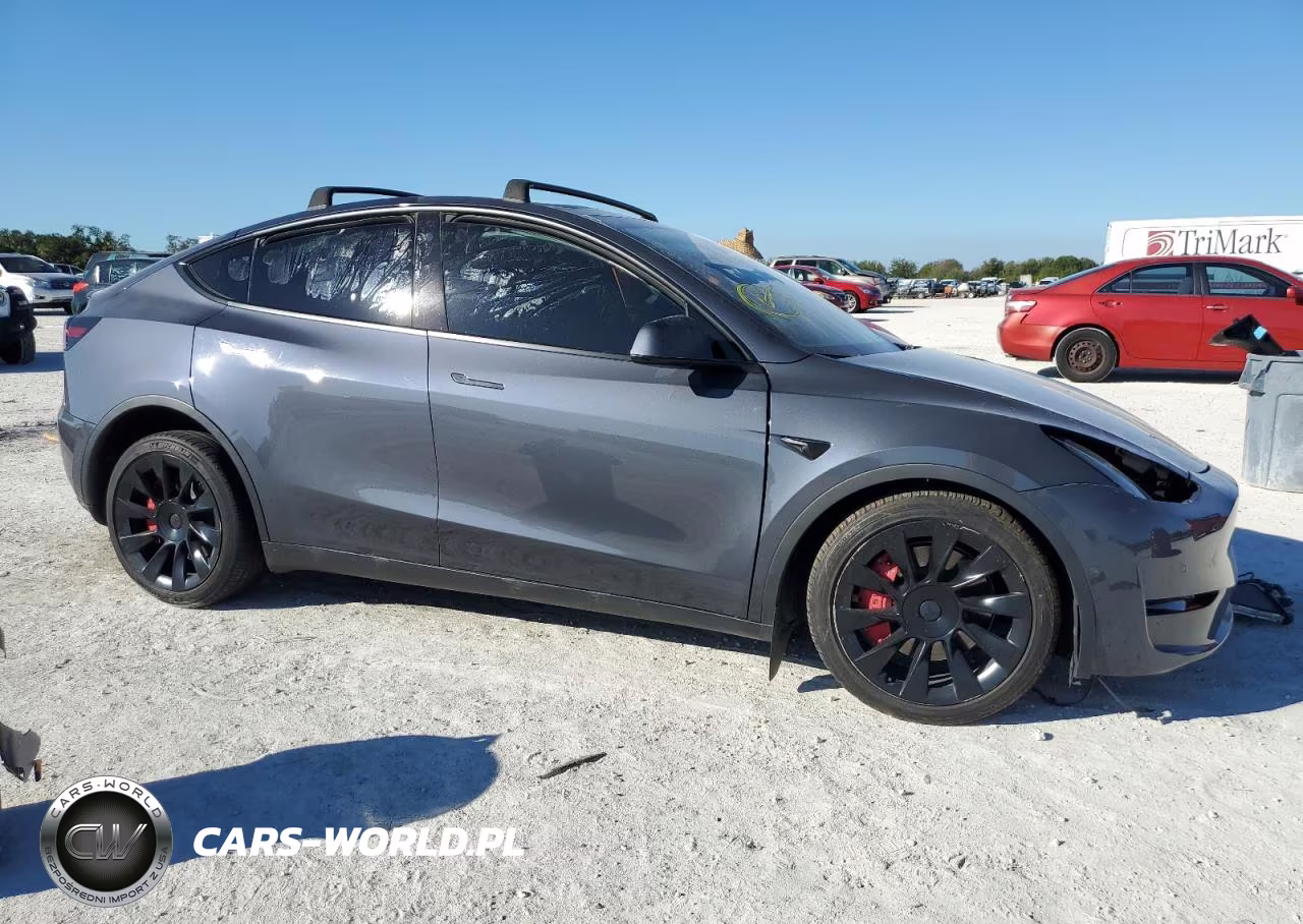 2022 Tesla Model Y VIN:7SAYGDEEXNF368353 - 4