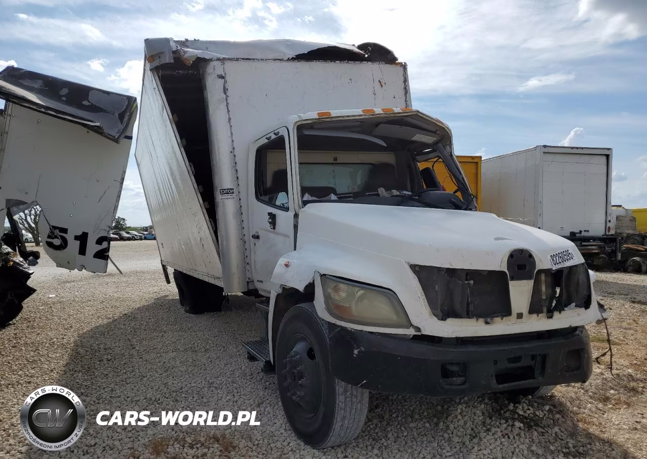 2007 Hino 268 Box Truck
