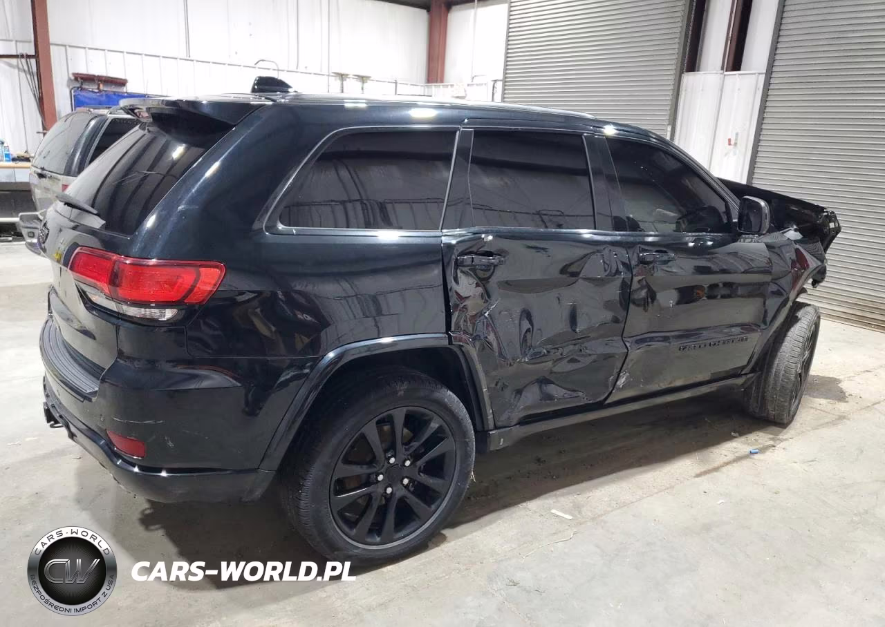 2017 Jeep Grand Cherokee Laredo VIN:1C4RJEAG8HC717284 - 3