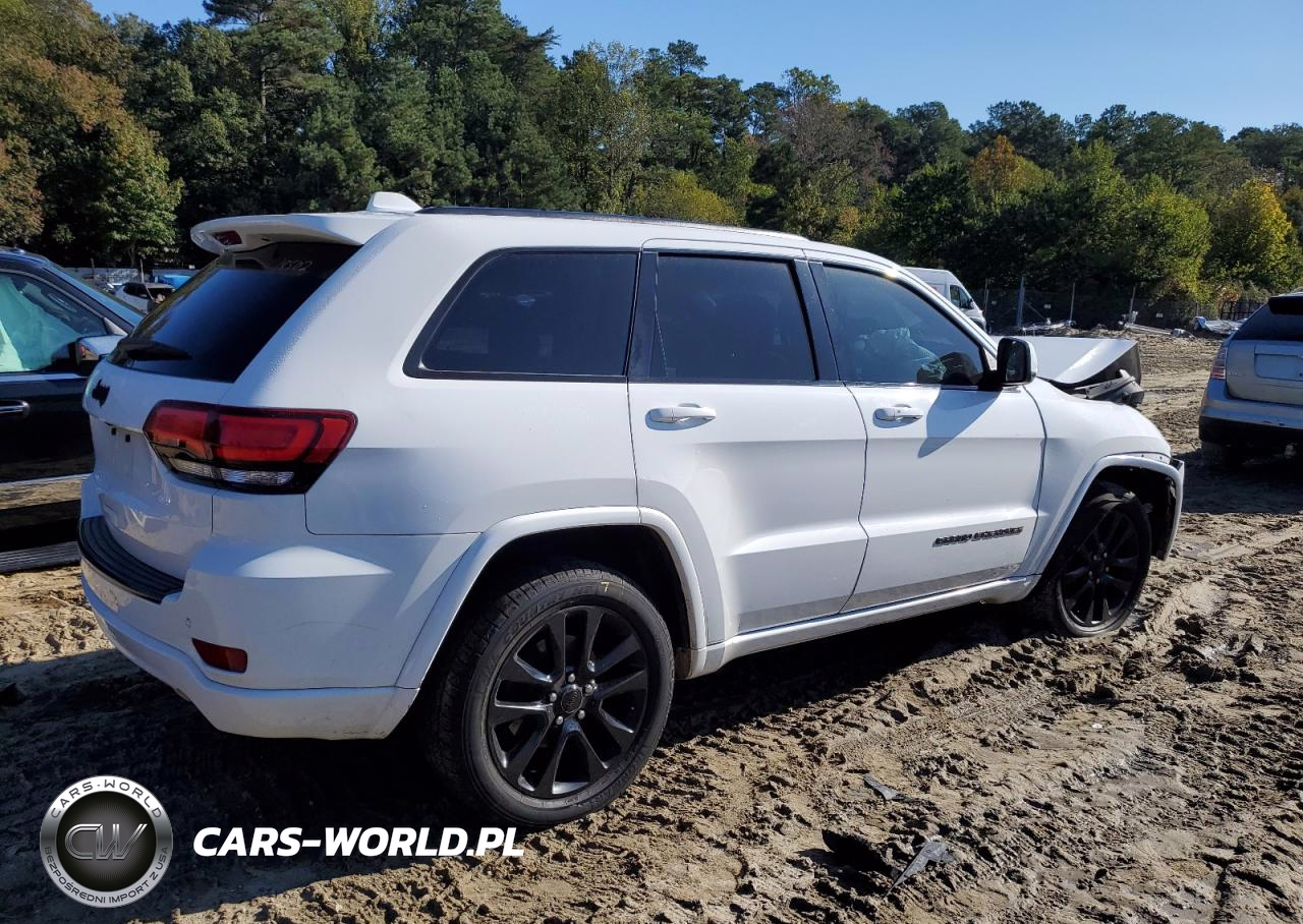 2017 Jeep Grand Cherokee Laredo VIN:1C4RJFAG4HC704649 - 3