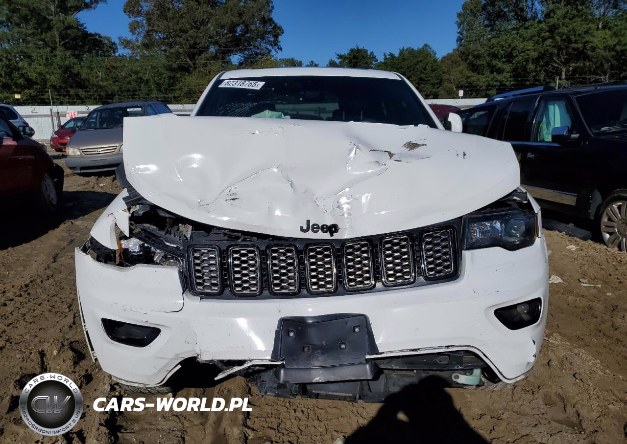 2017 Jeep Grand Cherokee Laredo VIN:1C4RJFAG4HC704649 - 5