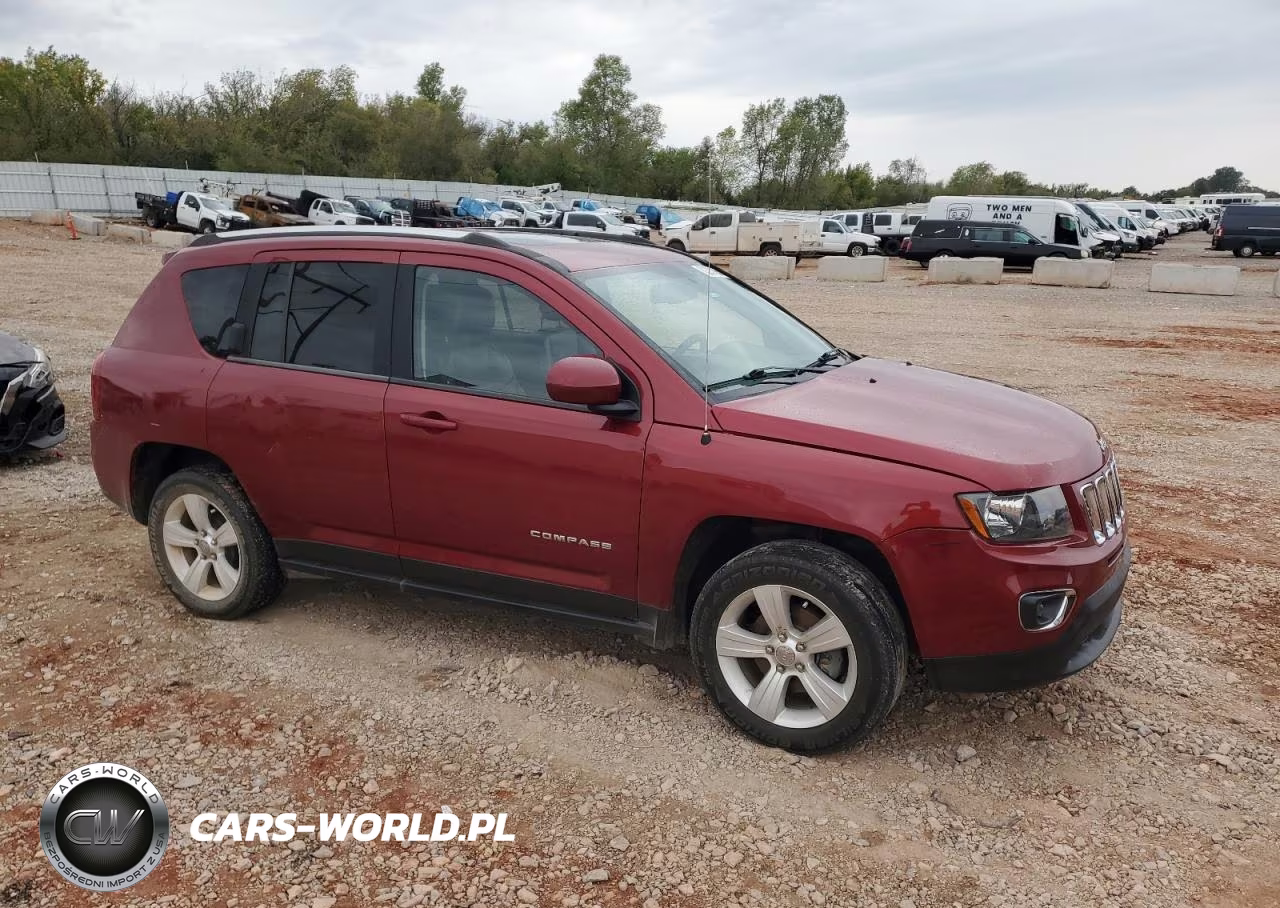 2015 Jeep Compass Latitude VIN:1C4NJCEA1FD329796 - 4