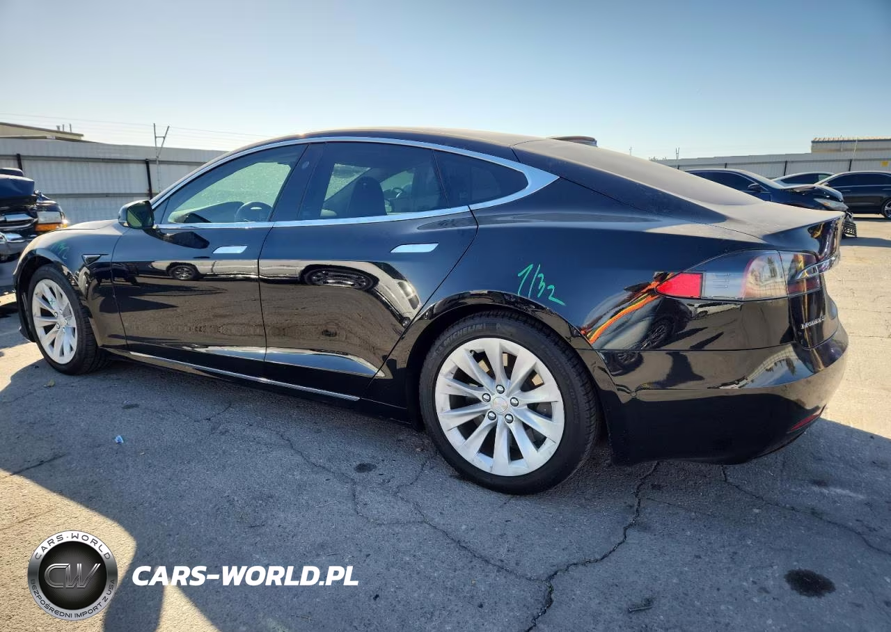2018 Tesla Model S VIN:5YJSA1E22JF267066 - 2