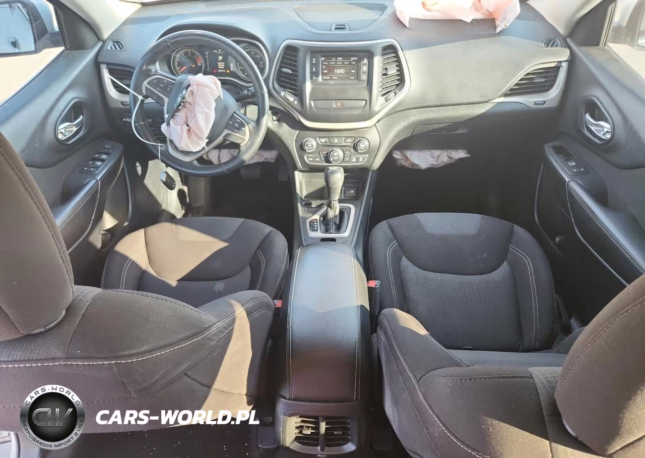2016 Jeep Cherokee Latitude VIN:1C4PJLCB9GW373927 - 8