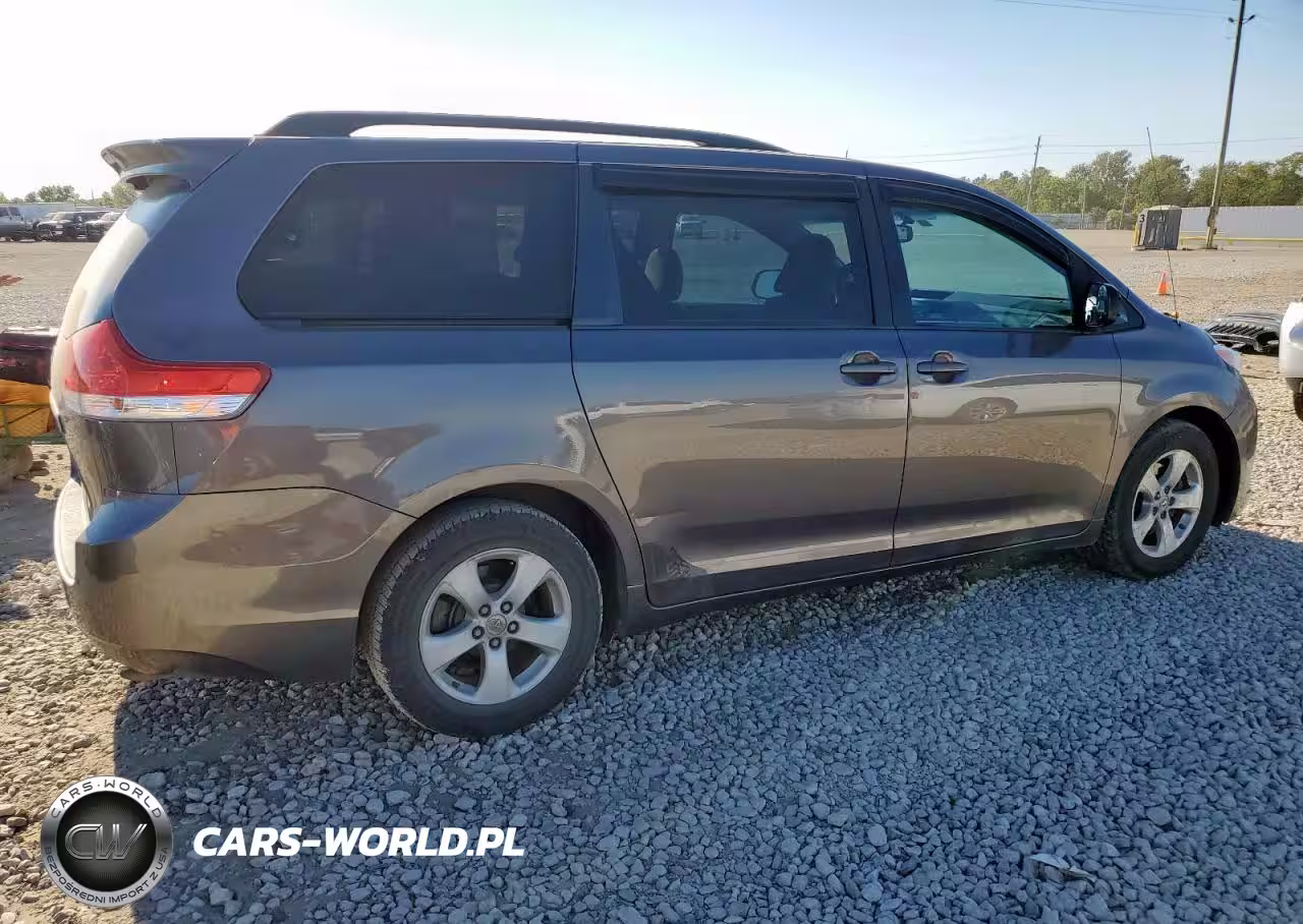 2013 Toyota Sienna Le VIN:5TDKK3DC3DS331974 - 3