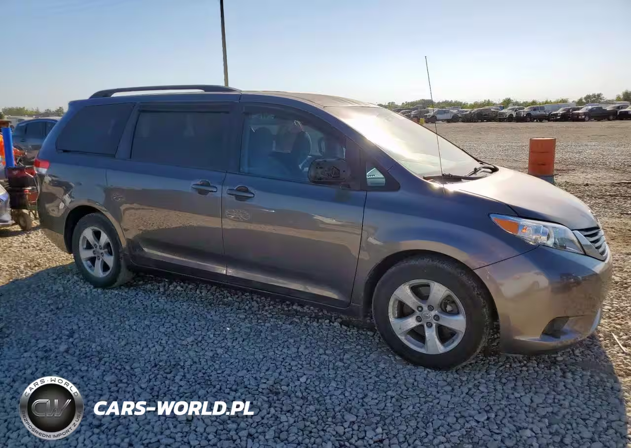 2013 Toyota Sienna Le VIN:5TDKK3DC3DS331974 - 4
