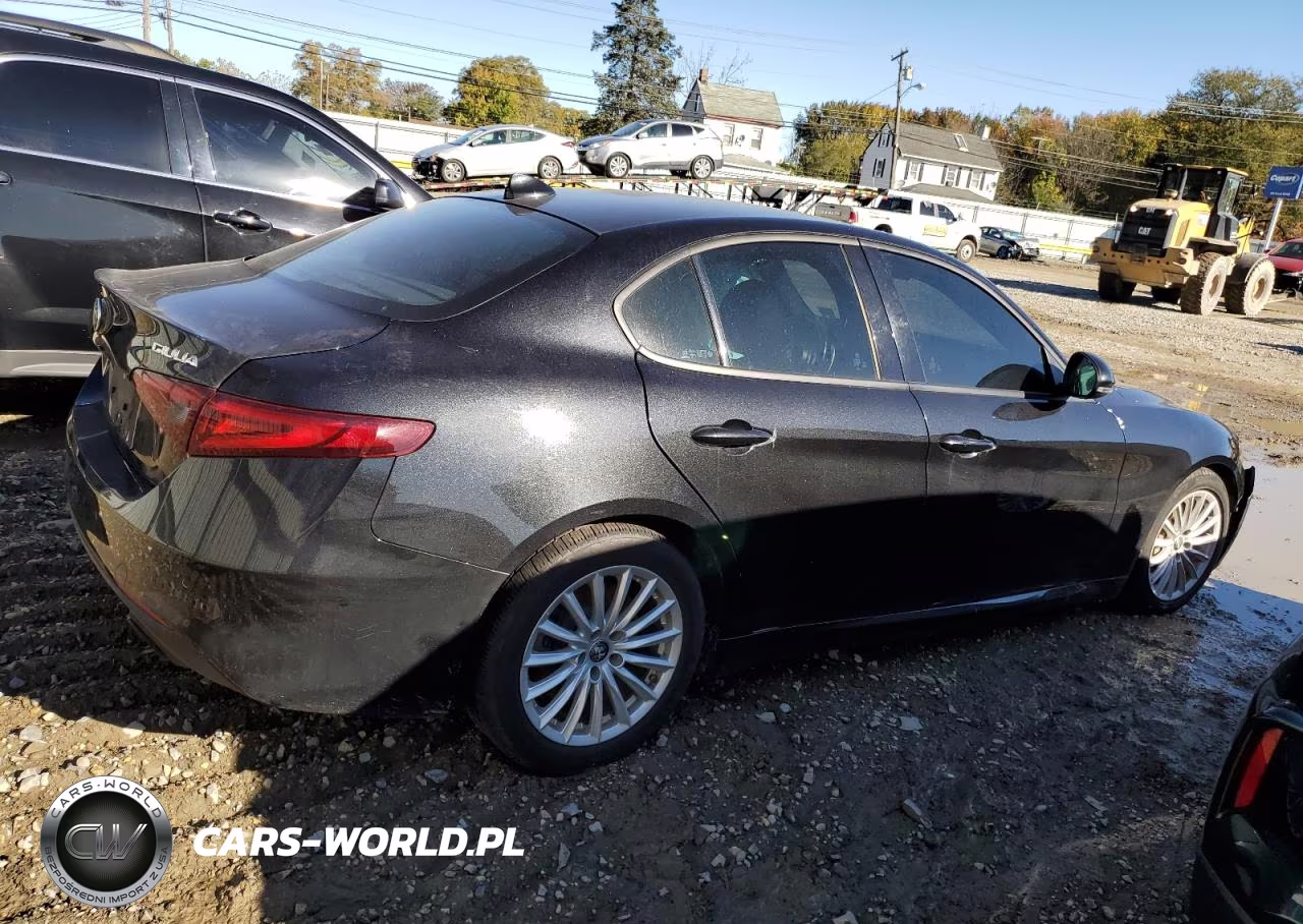 2022 Alfa Romeo Giulia VIN:ZARFAMAN3N7655217 - 3