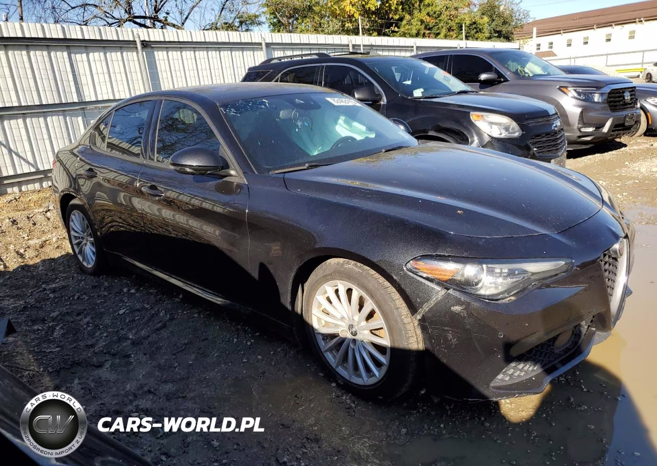2022 Alfa Romeo Giulia VIN:ZARFAMAN3N7655217 - 4