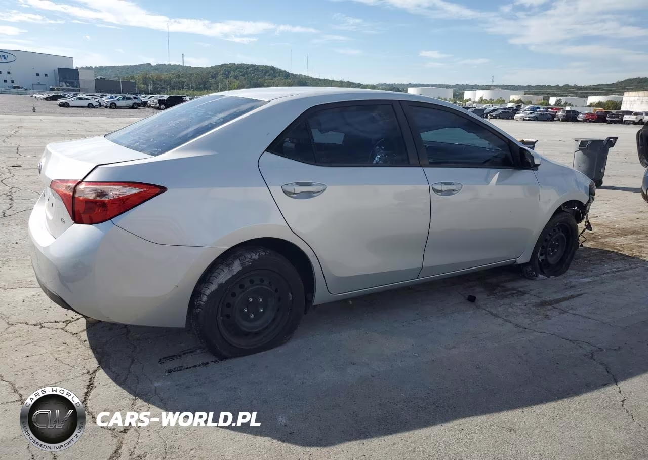 2017 Toyota Corolla Le VIN:5YFBURHE1HP663029 - 3