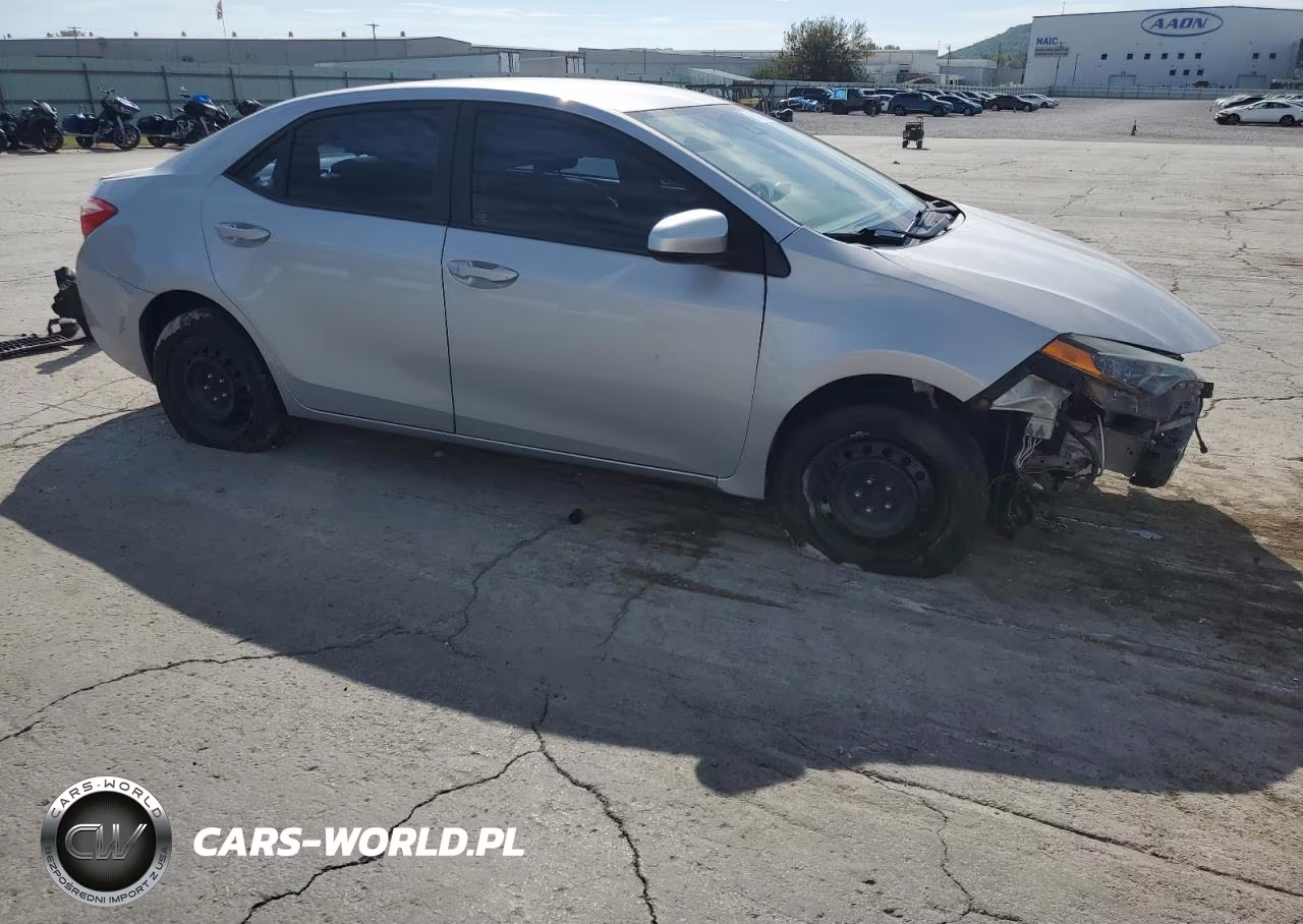 2017 Toyota Corolla Le VIN:5YFBURHE1HP663029 - 4
