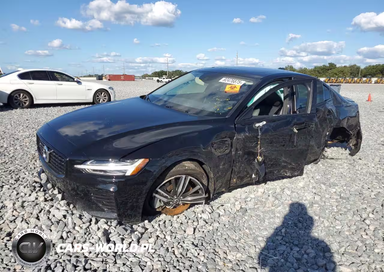 2022 Volvo S60 T8 Recharge R-Design Expression