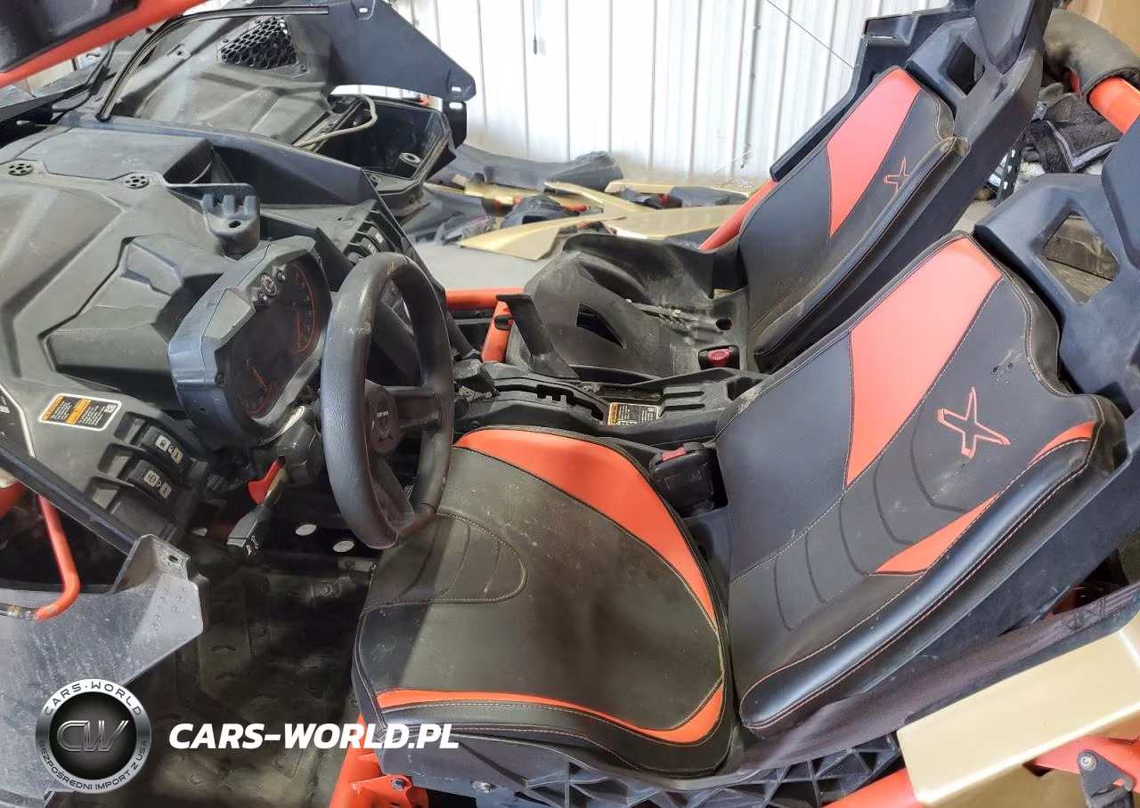 2017 Can-Am Maverick X3 Max Utility Vehicle VIN:3JBVNAW29HK000396 - 5