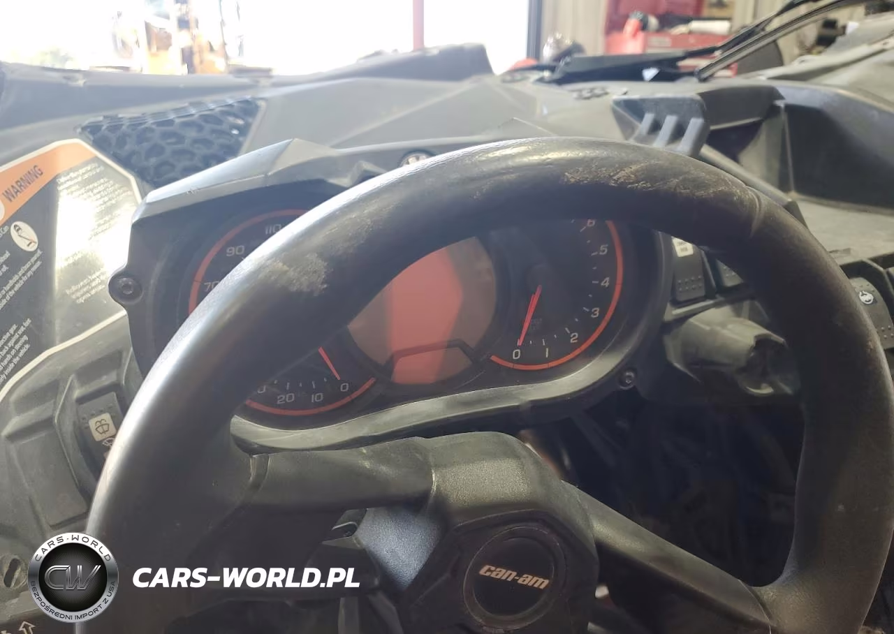 2017 Can-Am Maverick X3 Max Utility Vehicle VIN:3JBVNAW29HK000396 - 8