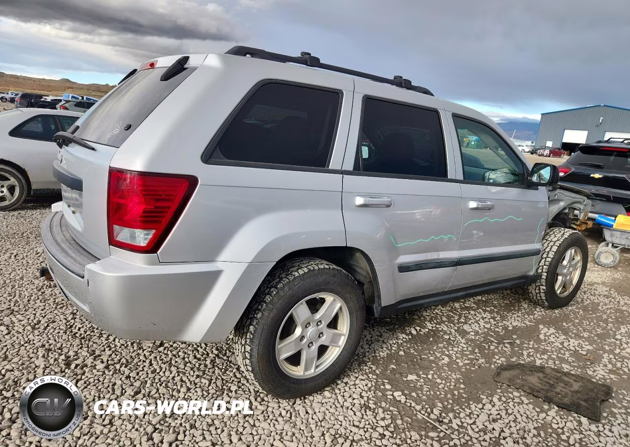 2007 Jeep Grand Cherokee Laredo VIN:1J8GR48K37C617329 - 3