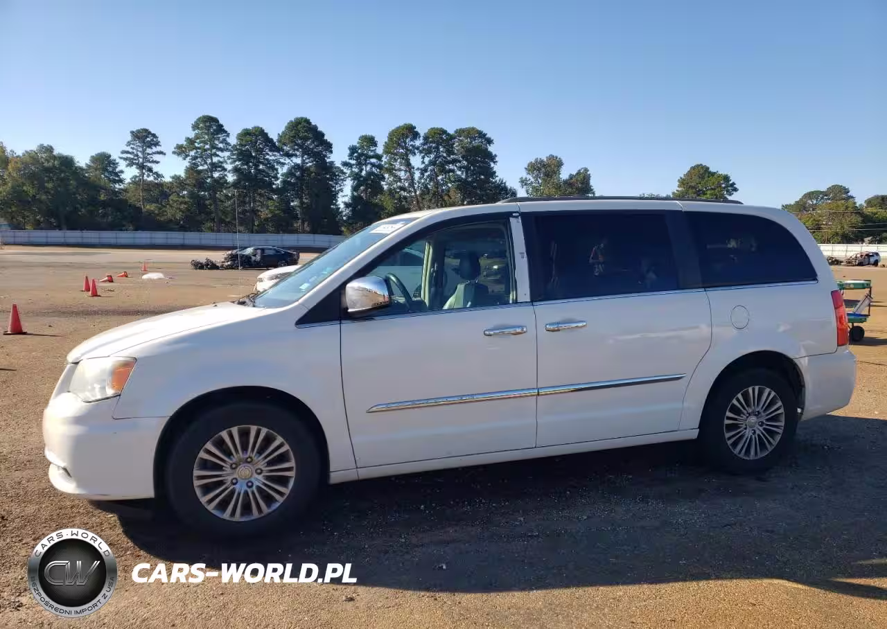 2013 Chrysler Town & Country Touring L