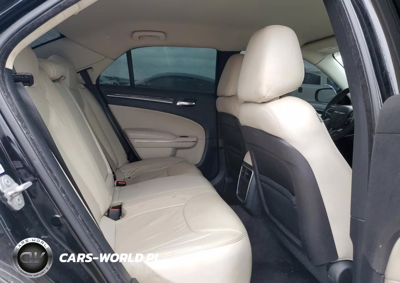 2015 Chrysler 300 Limited VIN:2C3CCAAG6FH803281 - 10