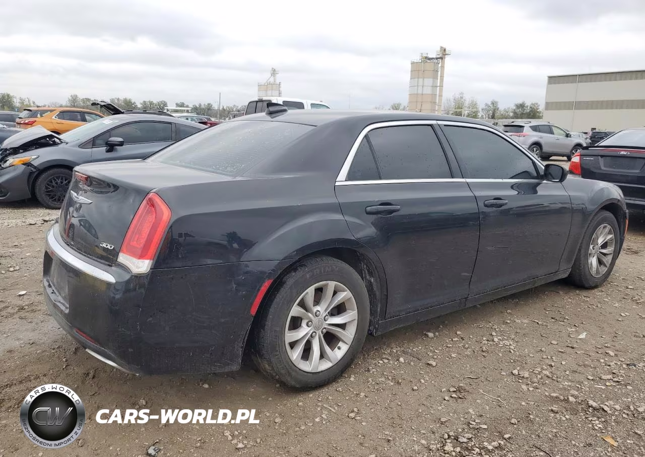 2015 Chrysler 300 Limited VIN:2C3CCAAG6FH803281 - 3