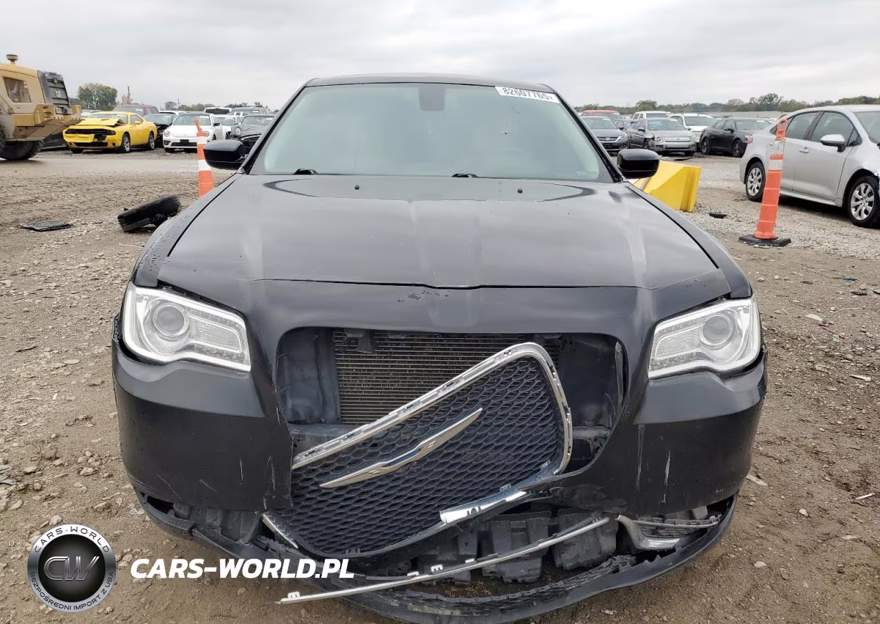 2015 Chrysler 300 Limited VIN:2C3CCAAG6FH803281 - 5