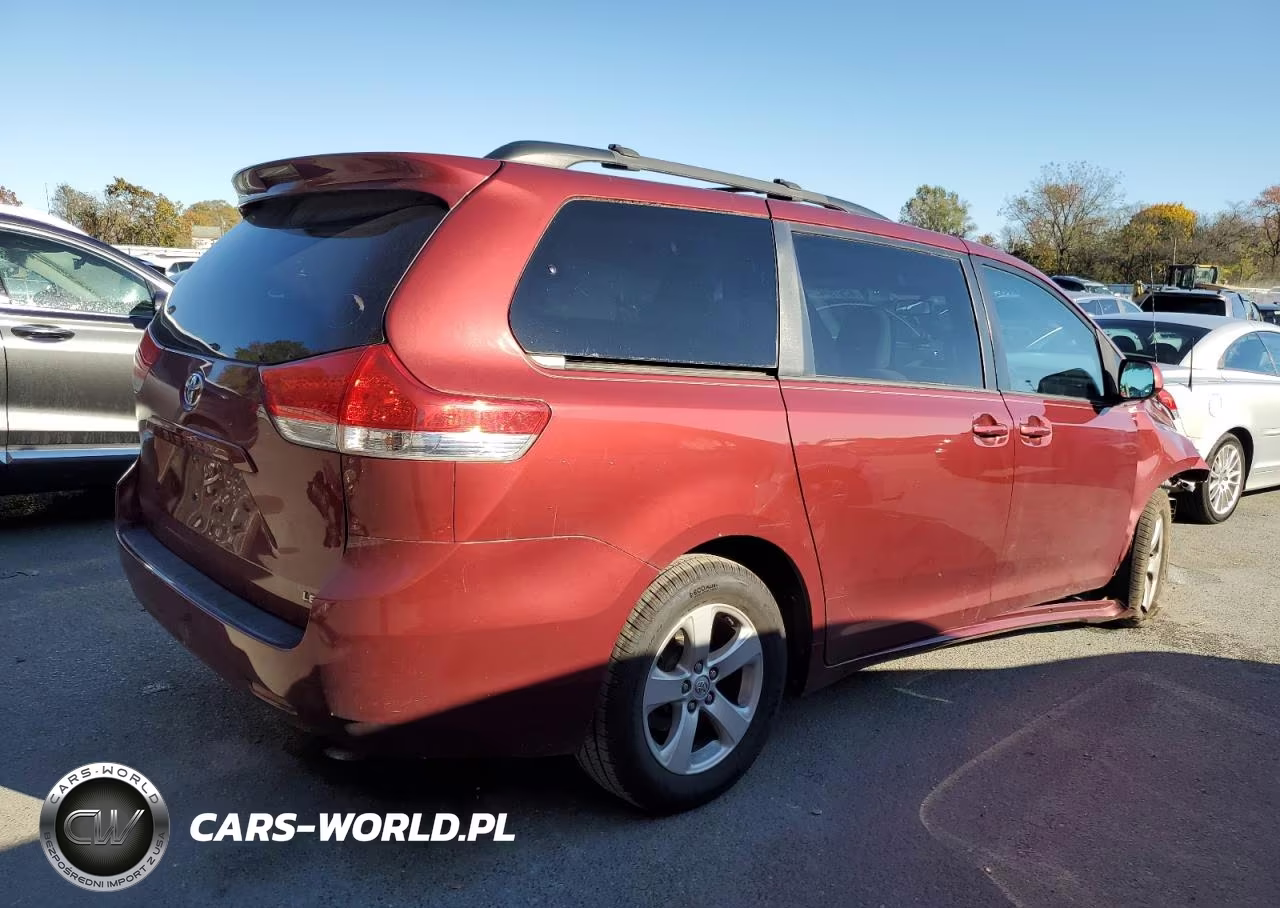 2013 Toyota Sienna Le VIN:5TDKK3DC5DS319941 - 3
