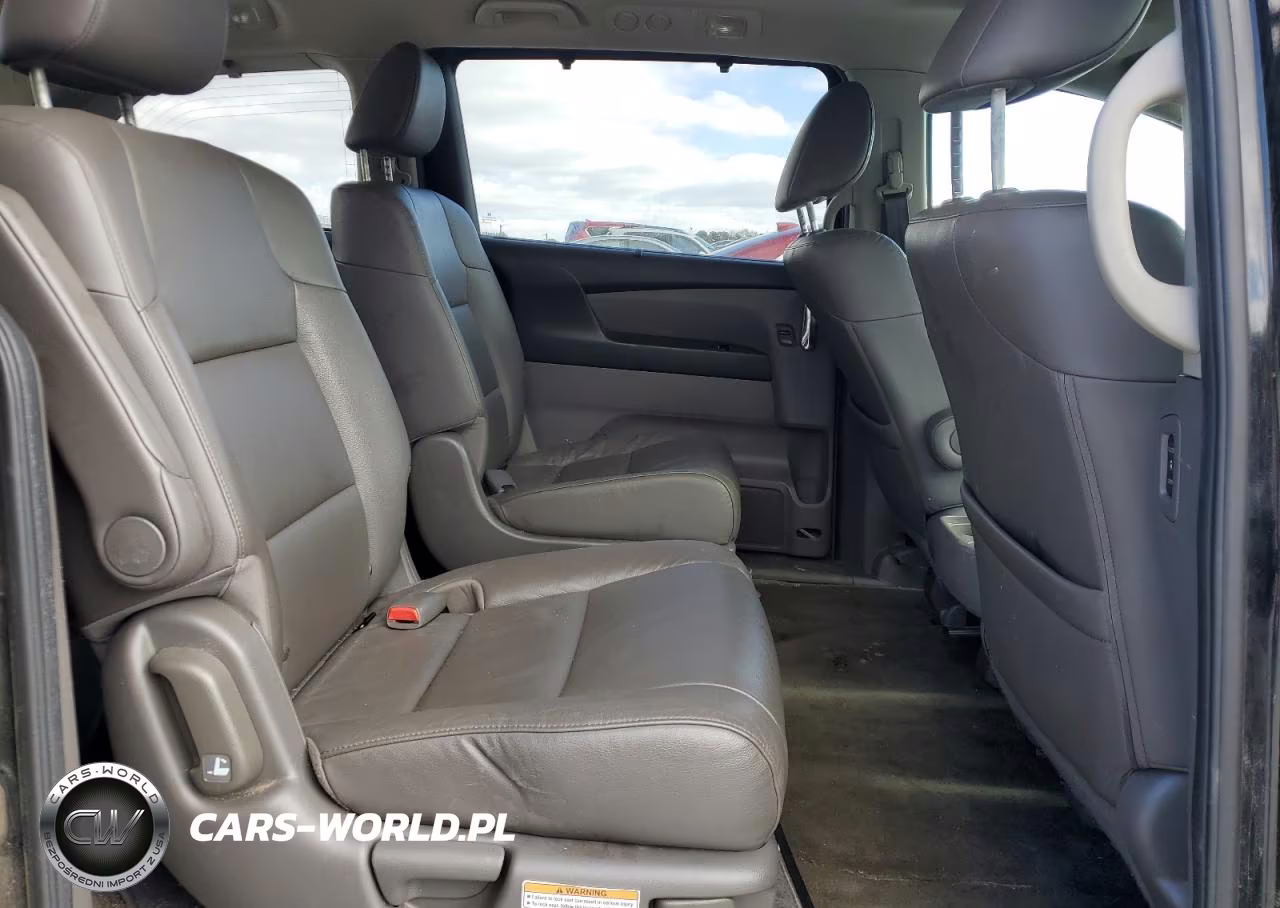 2015 Honda Odyssey Touring VIN:5FNRL5H94FB092674 - 11