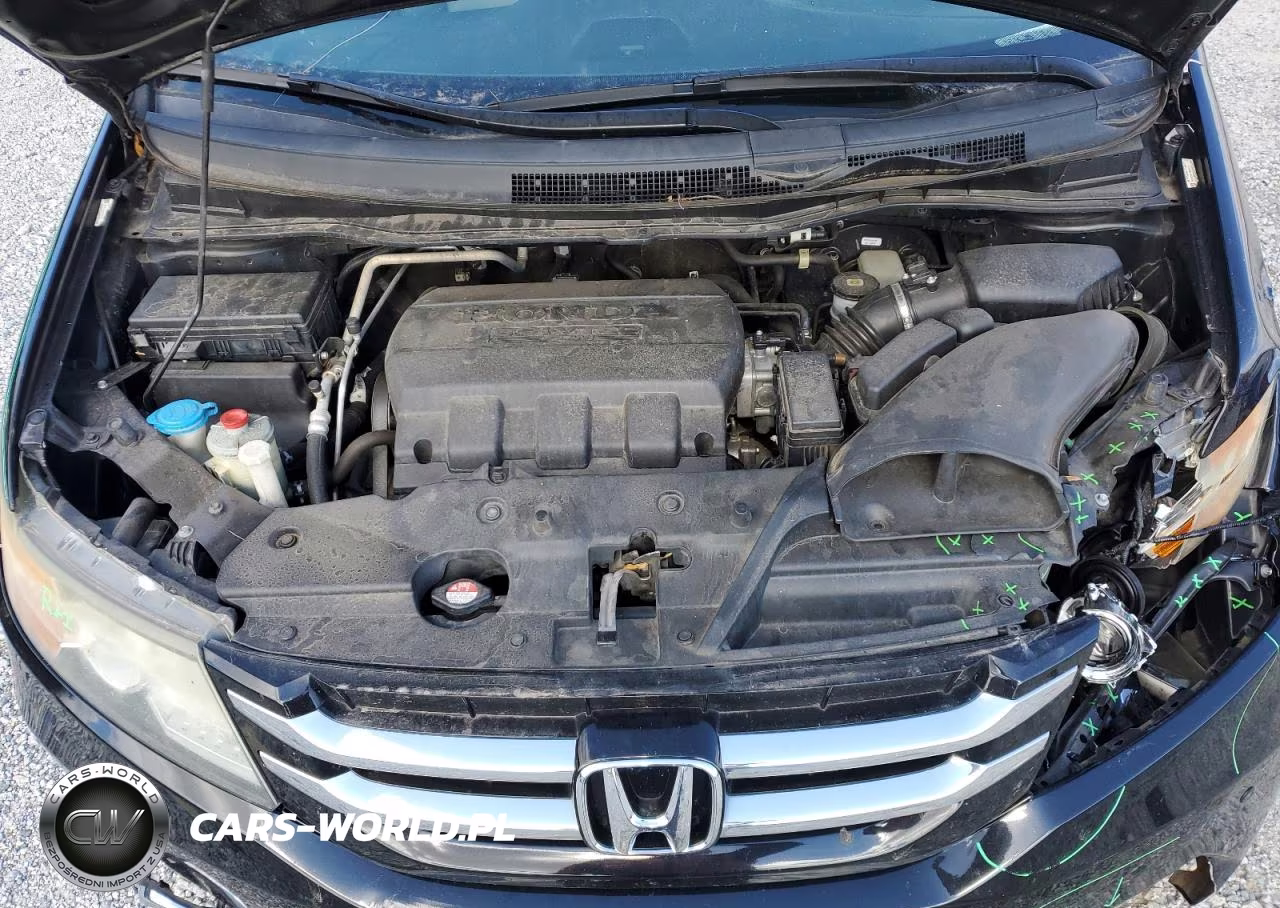 2015 Honda Odyssey Touring VIN:5FNRL5H94FB092674 - 12