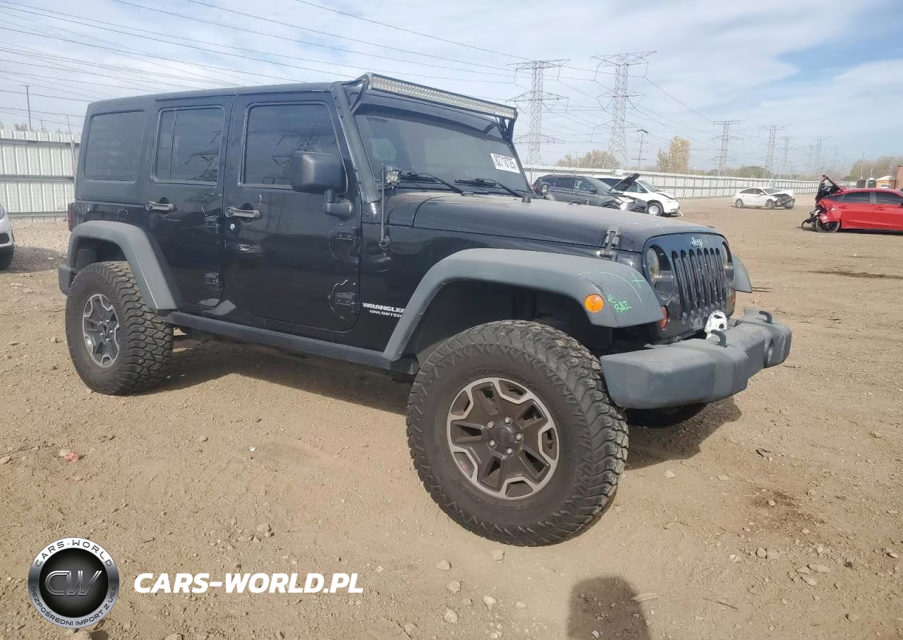 2013 Jeep Wrangler Unlimited Sport VIN:1C4BJWDG2DL662182 - 4