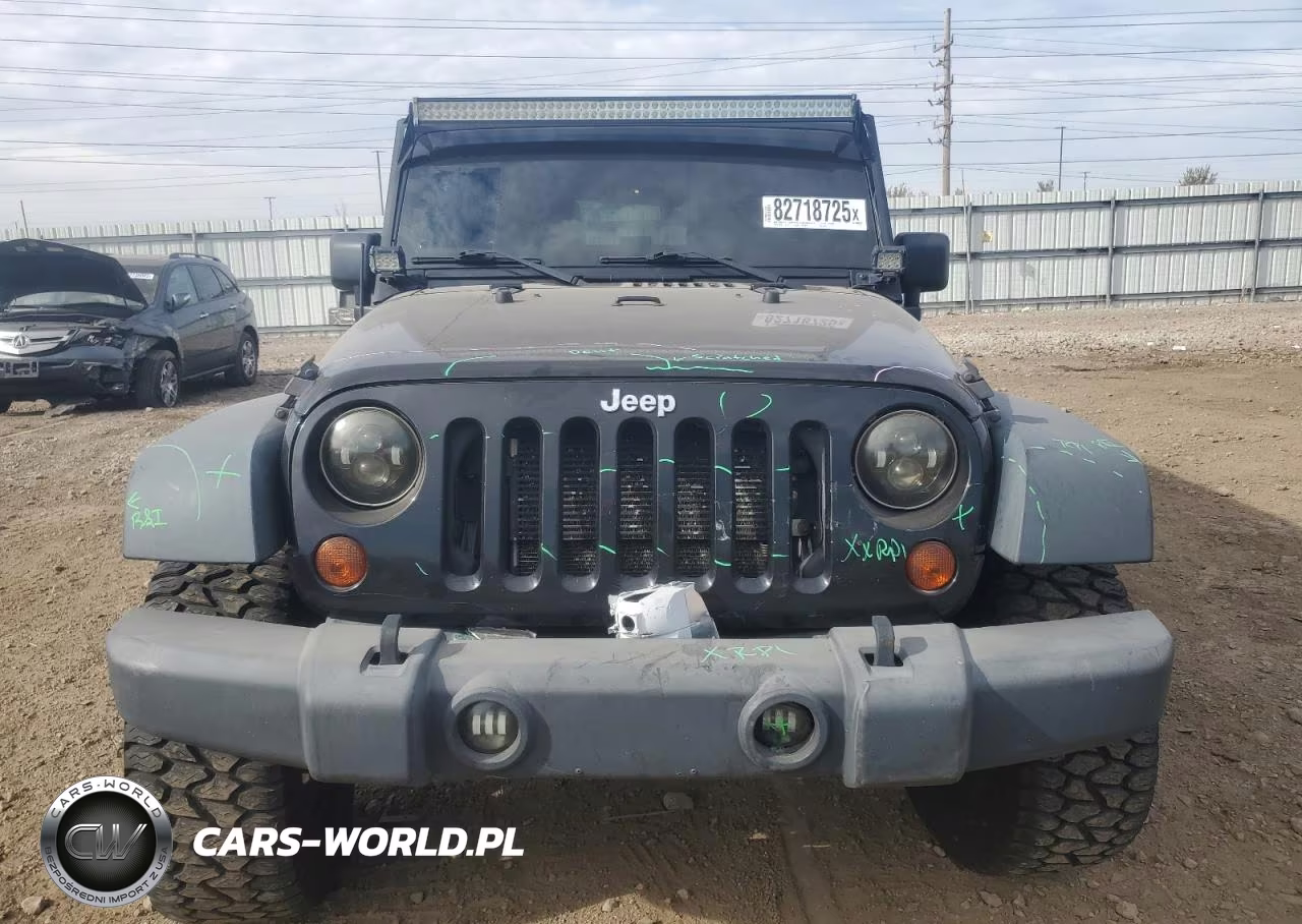 2013 Jeep Wrangler Unlimited Sport VIN:1C4BJWDG2DL662182 - 5