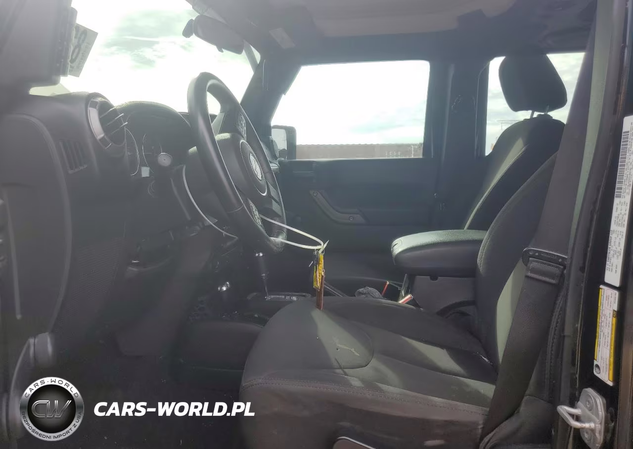 2013 Jeep Wrangler Unlimited Sport VIN:1C4BJWDG2DL662182 - 7
