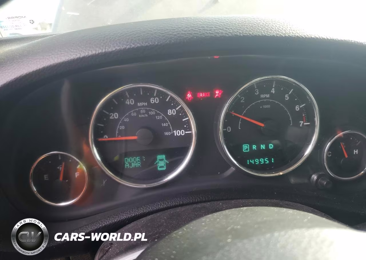 2013 Jeep Wrangler Unlimited Sport VIN:1C4BJWDG2DL662182 - 9