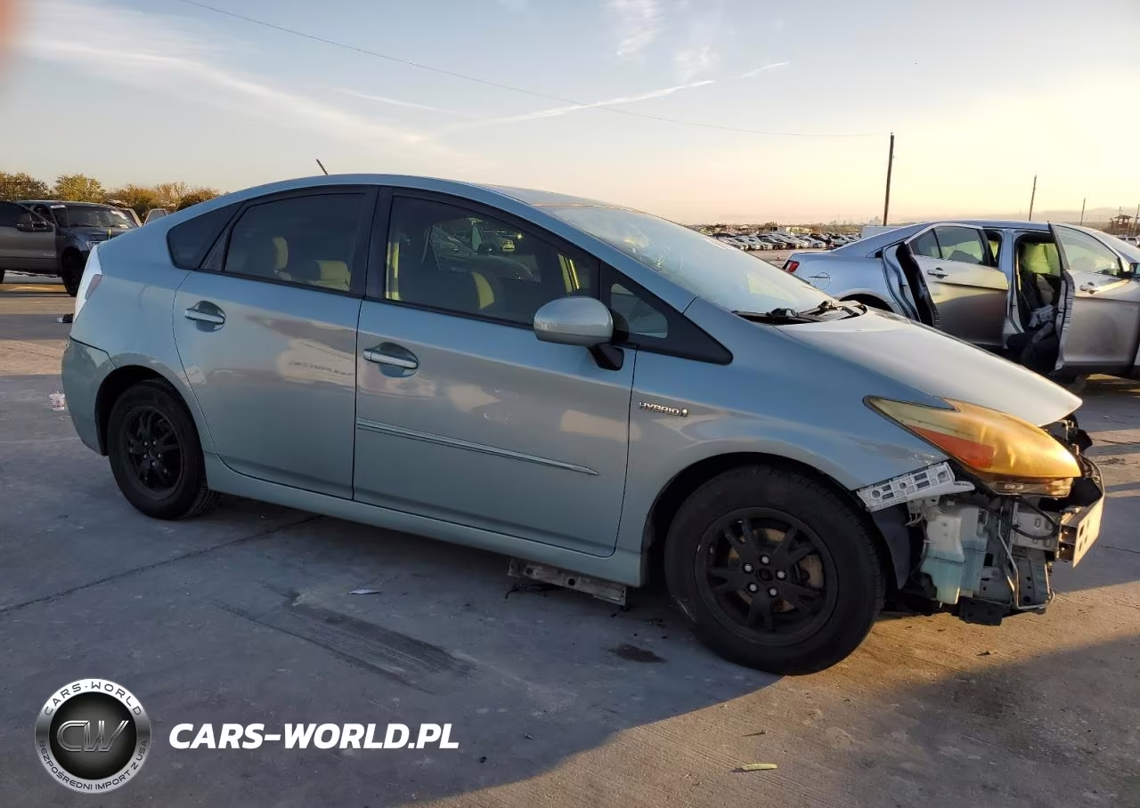 2014 Toyota Prius Three VIN:JTDKN3DU7E1751350 - 4