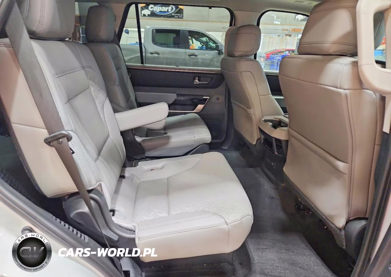 2024 Toyota Sequoia Sr5 VIN:7SVAAABA4RX021568 - 11