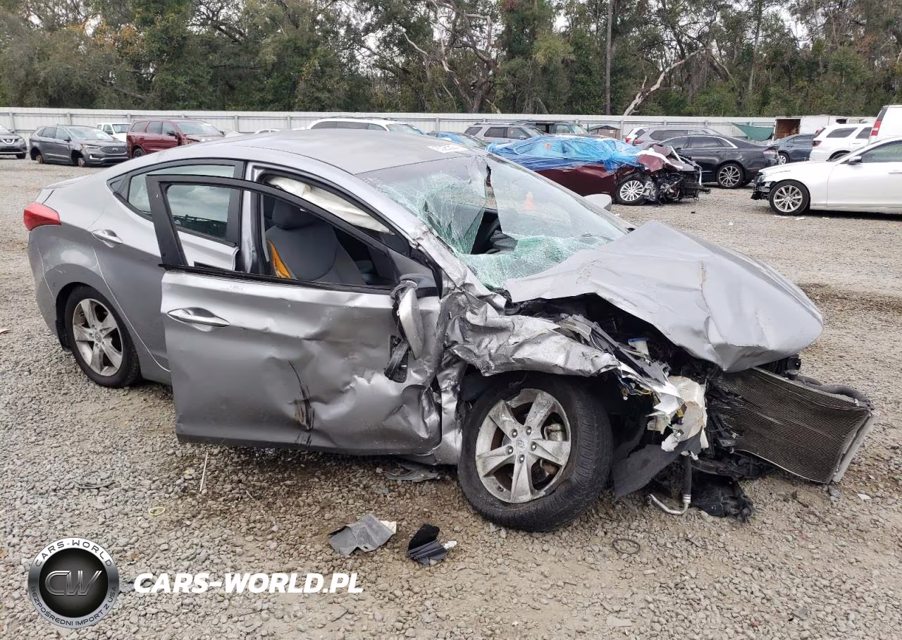 2013 Hyundai Elantra Gls VIN:KMHDH4AE8DU806982 - 4