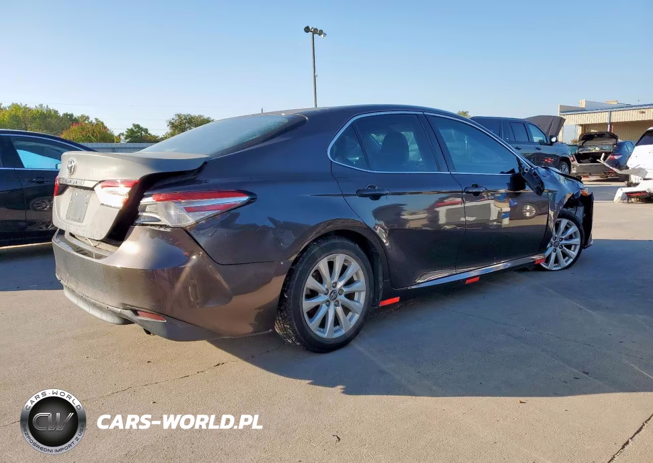 2018 Toyota Camry L VIN:4T1B11HK5JU034426 - 3