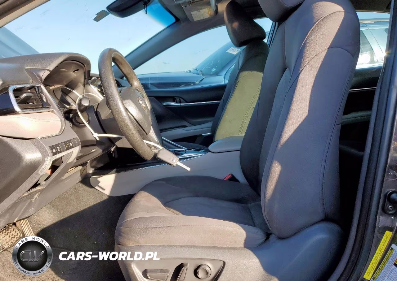 2018 Toyota Camry L VIN:4T1B11HK5JU034426 - 7