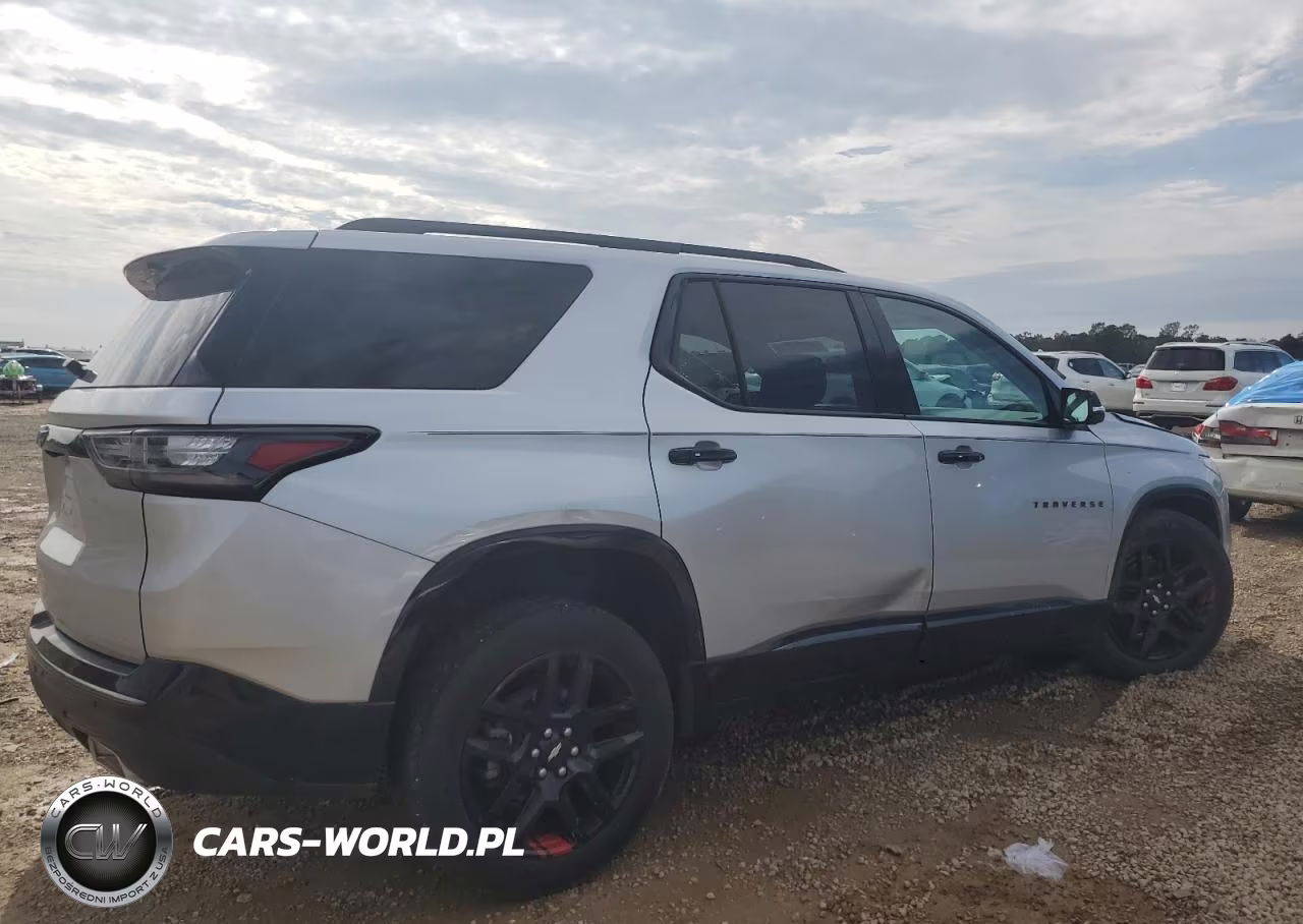 2020 Chevrolet Traverse Premier VIN:1GNERKKW5LJ285342 - 3