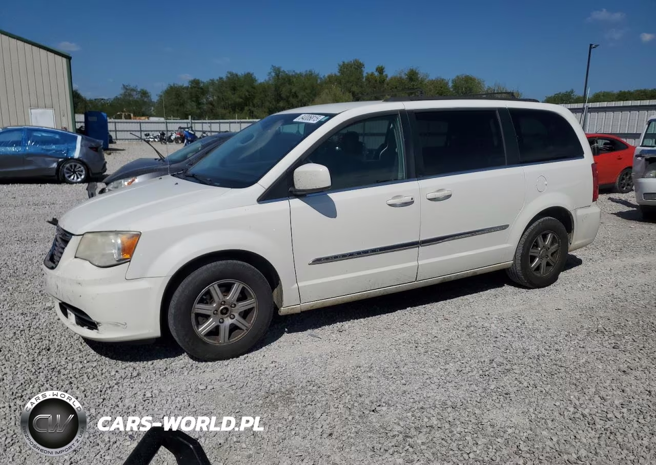 2012 Chrysler Town & Country Touring – zdjęcie 1 z 13