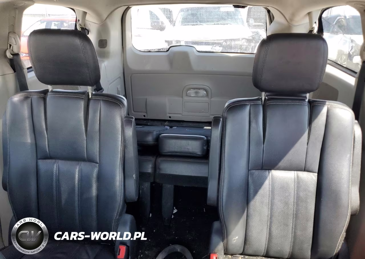 2012 Chrysler Town & Country Touring VIN:2C4RC1BG7CR382178 - 10