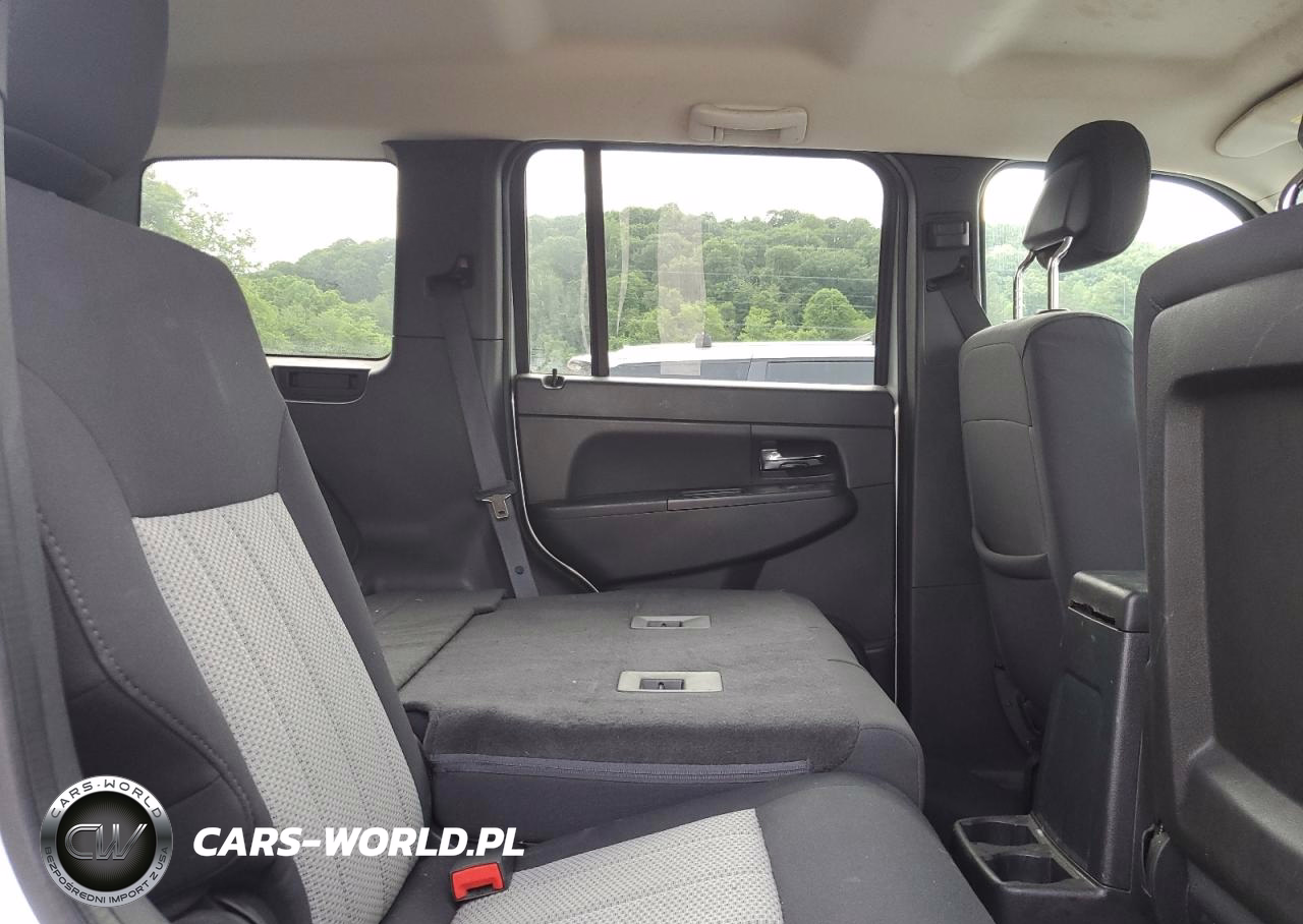 2010 Jeep Liberty Sport VIN:1J4PN2GK2AW180111 - 11